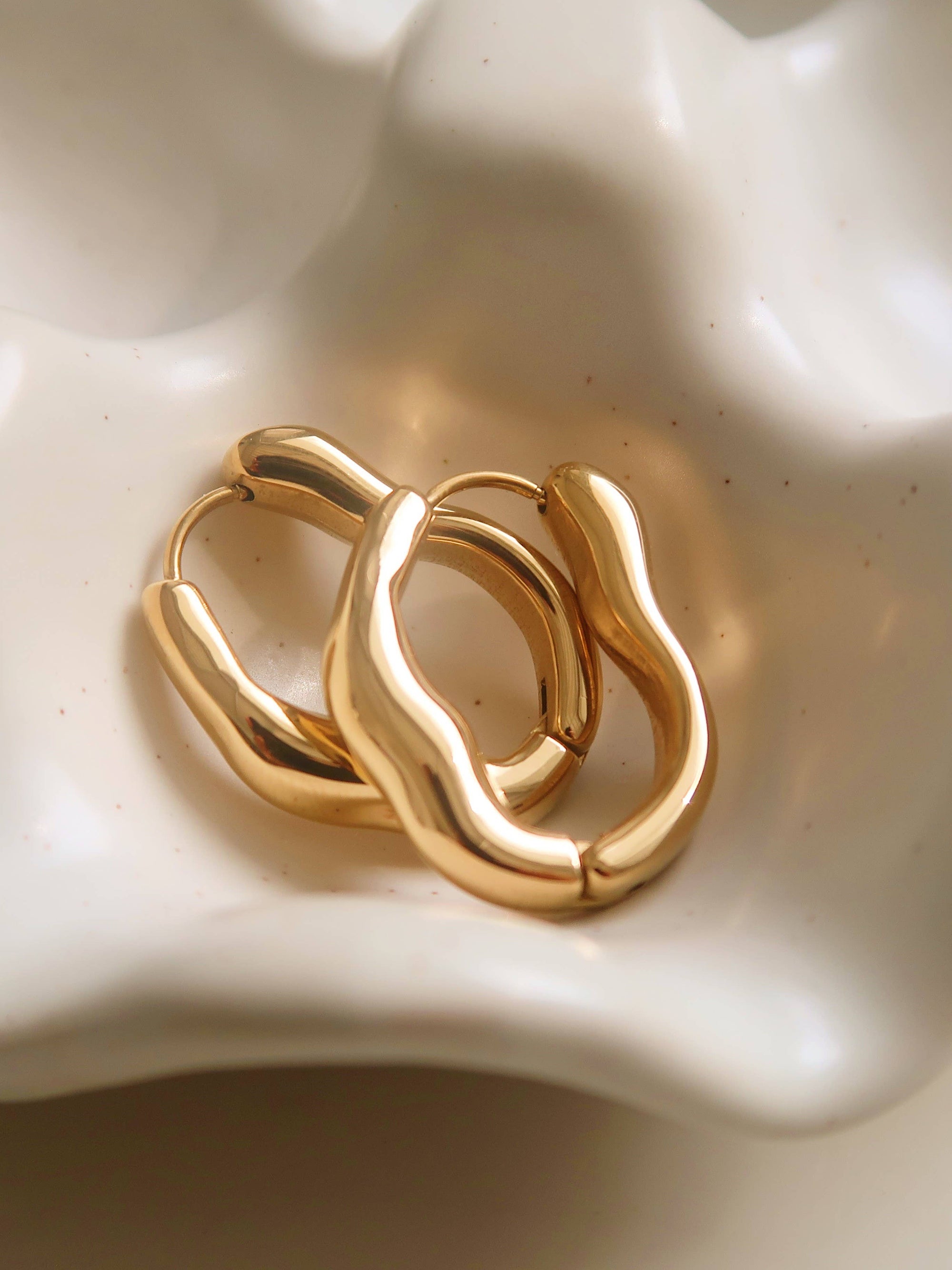 Darcy Oval Hoop Earring | 18K Gold-Plated