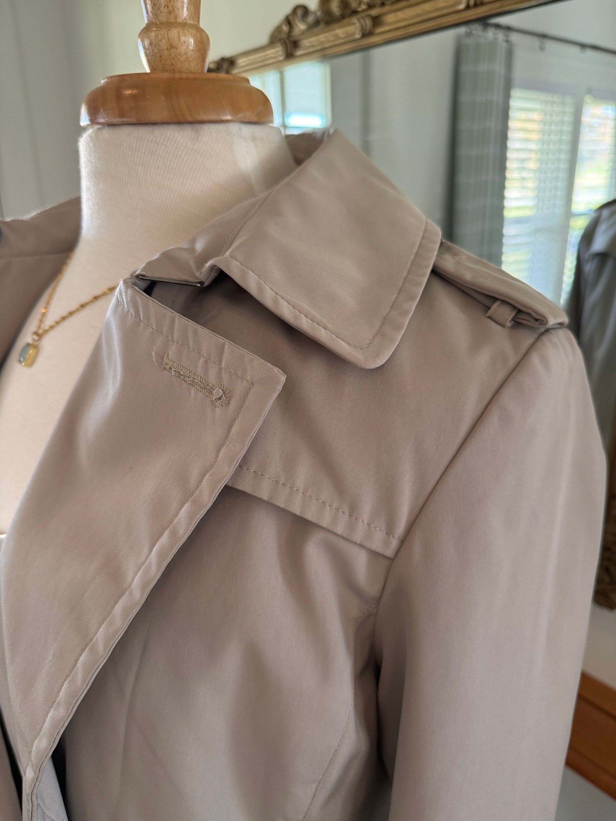 Secondhand Beige Trench Coat | LONDON FOG Size Petite M