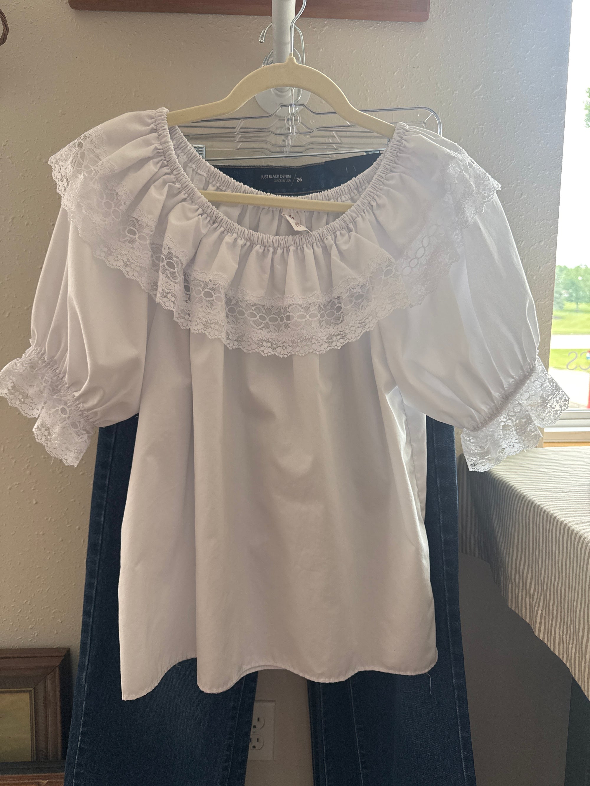 Vintage White Ruffle and Lace Top | Size M