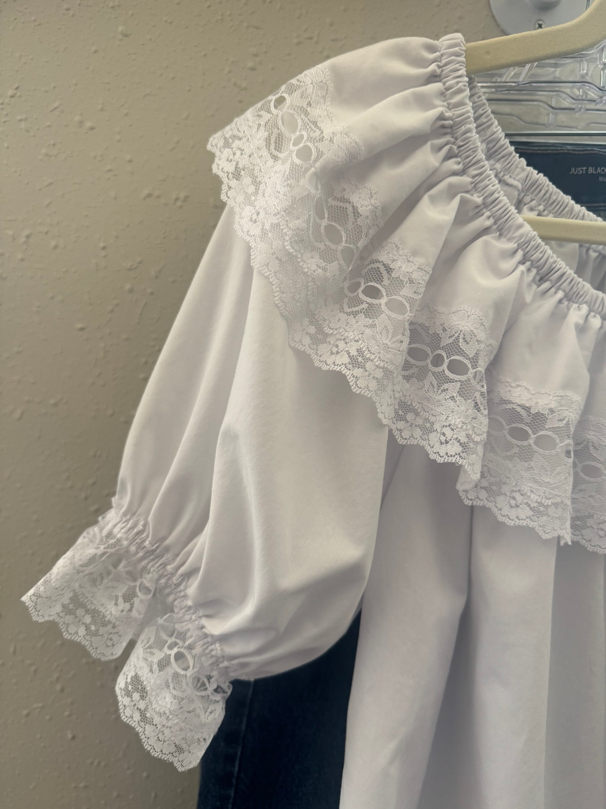 Vintage White Ruffle and Lace Top | Size M
